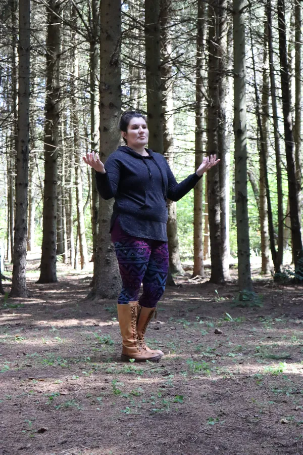 Angélique welcoming the class with open arms among the pines